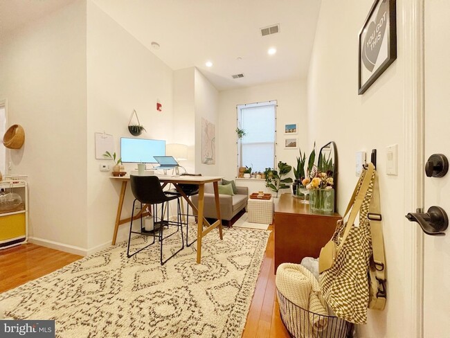 Building Photo - 1800 Ridge Ave Unit 1 Rental