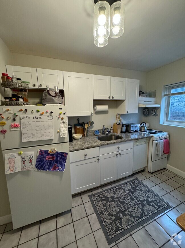 Building Photo - 8 Selkirk Rd Rental