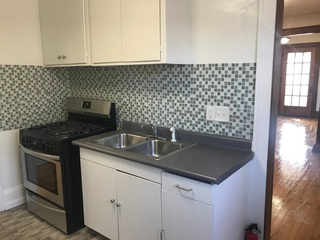 Building Photo - 2917 S 31st Ave Unit #3