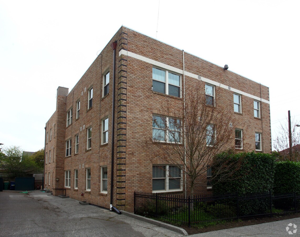 Photo - Lavanch Apartments