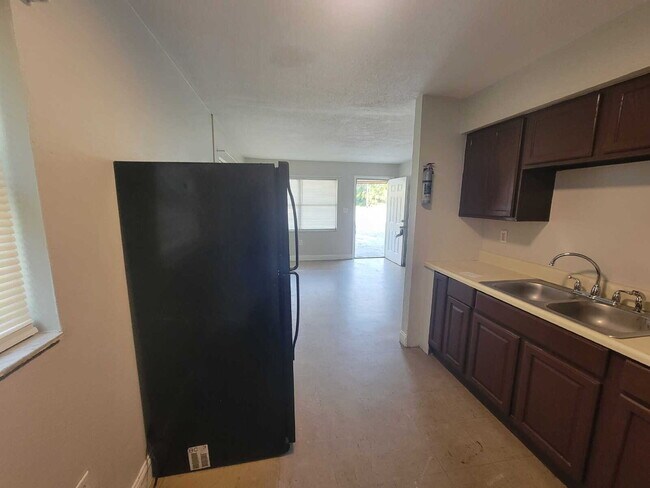 Photo - 402 Peters St