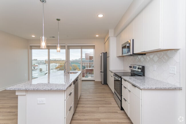 2BR, 2BA - 1,020SF - The Point