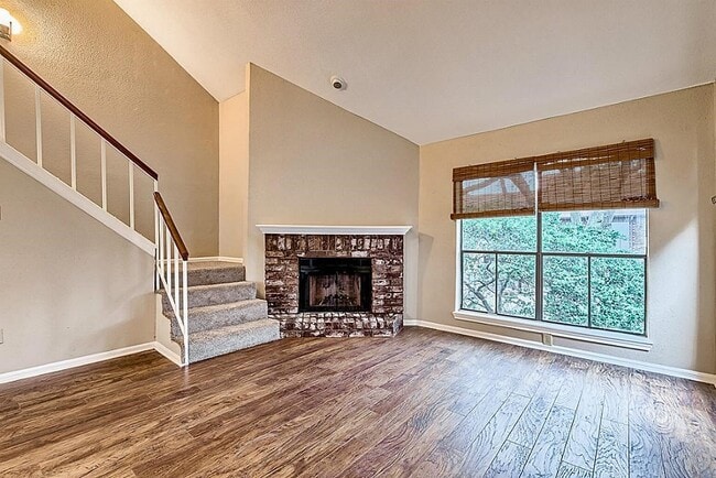 Photo - 3130 Walnut Bend Ln Unidad 402
