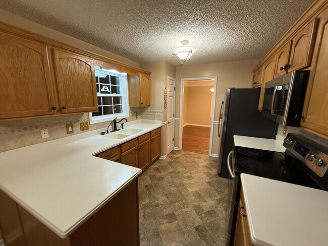 Photo - 1512 Barrywood Cir W