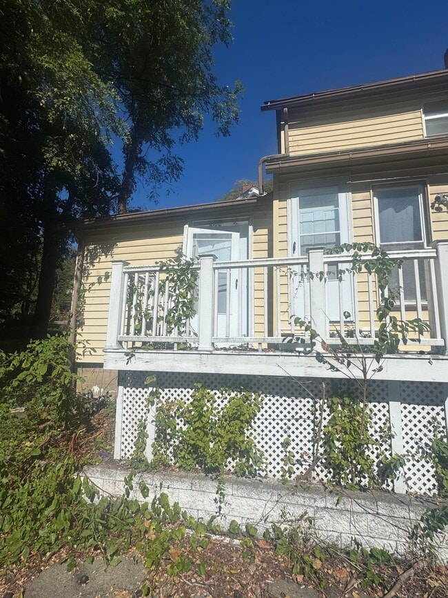 Photo - 360 Turner St