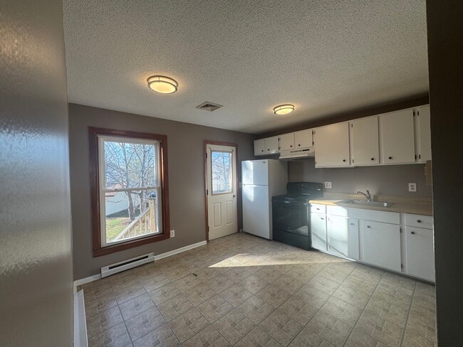 Kitchen - 17 Elm St Unit 19B