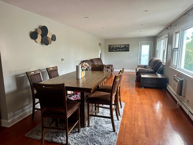 Photo - 7241 N Ridge Blvd Unit 301