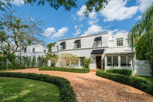 Photo - 939 W 47th Ct