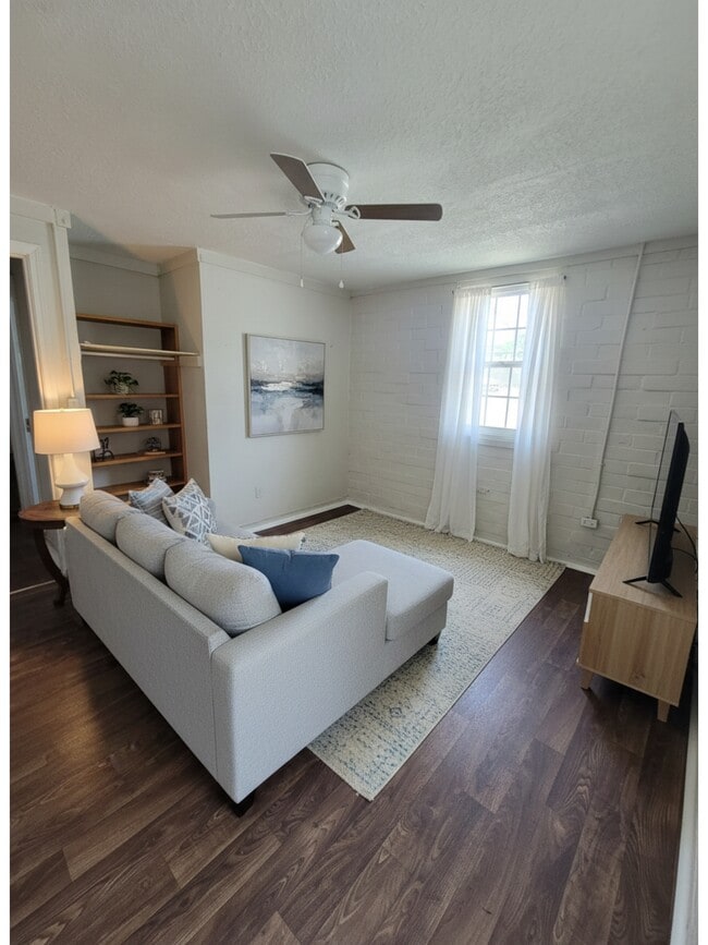 Photo - 3563 Thorpe St