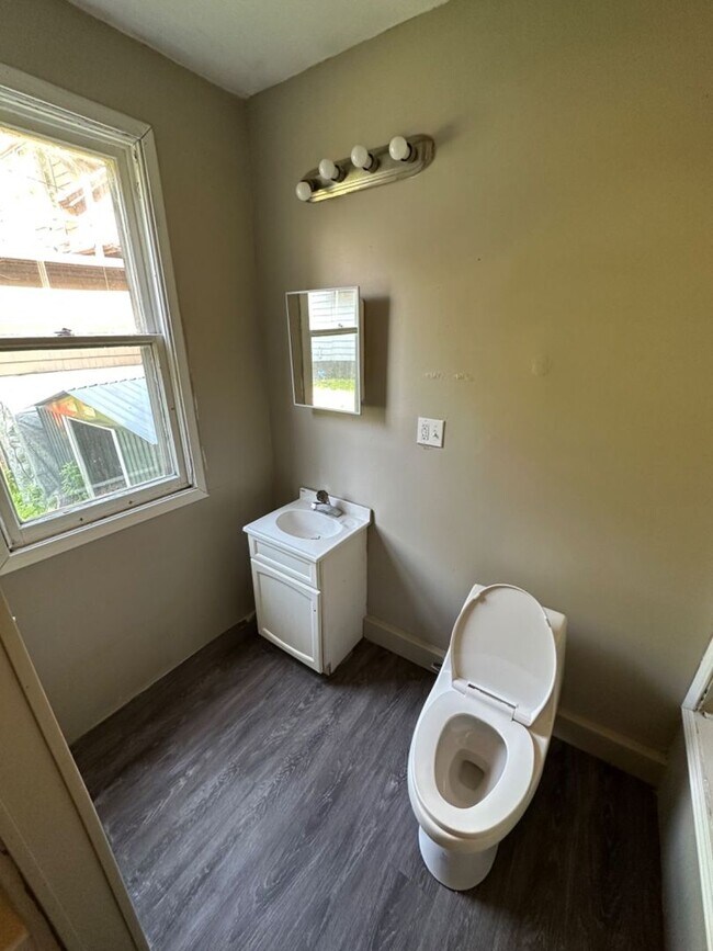 Photo - 727-729 Kentucky Ave. (Duplex) Unit 729 Lower