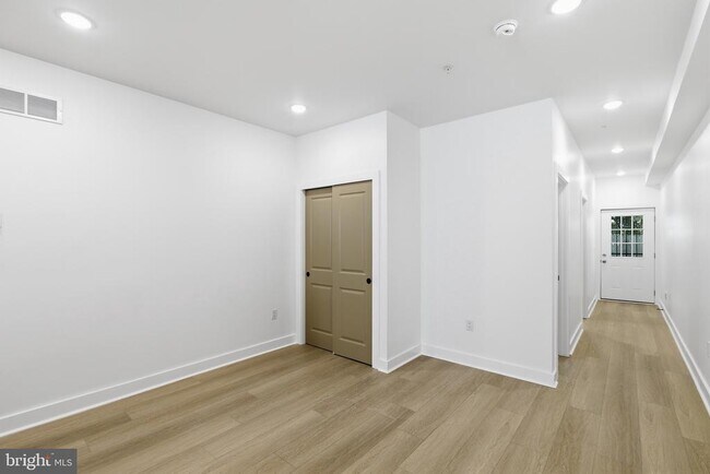 Photo - 2310 N Sydenham St Unidad 1