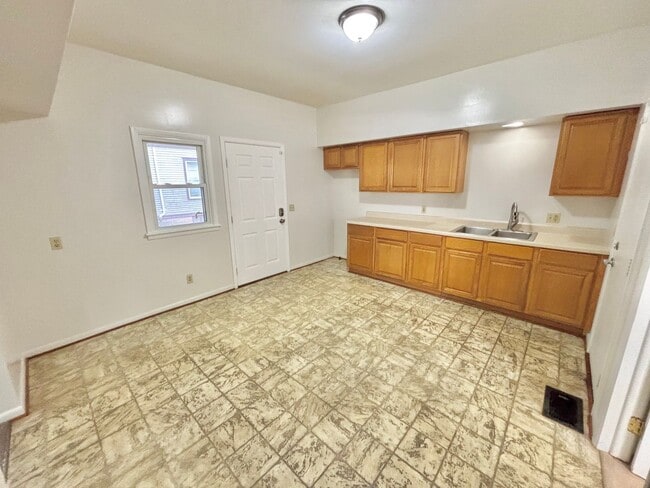 Building Photo - 74-78 Grand Avenue Unit 78 Grand Ave #01