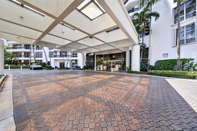Photo - 3600 Mystic Pointe Dr Unit 310