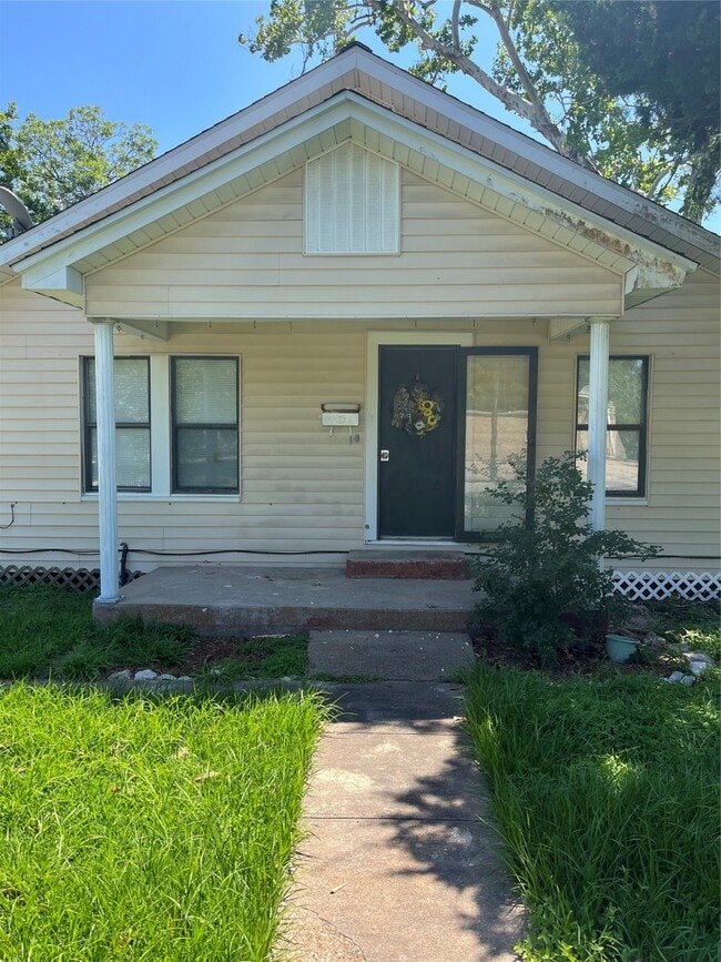 Photo - 205 N Elm St