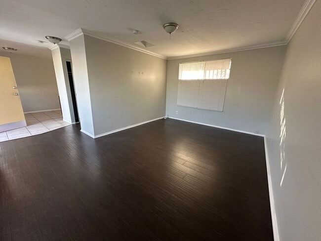 Photo - 717 W 214th St Unidad 717 1/2