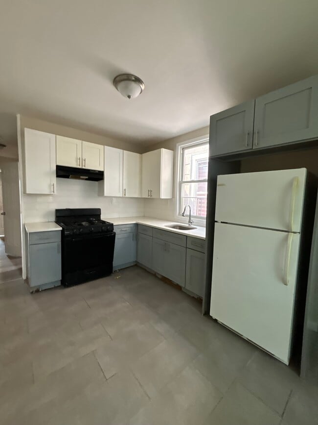 Building Photo - 424 S 17th St Unit 3 Rental