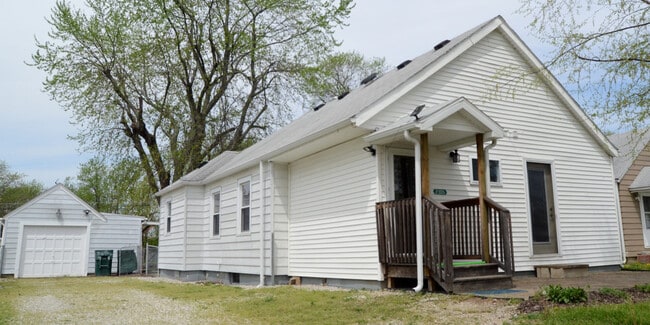 Building Photo - 2305 N Maplewood Ave Unit 1