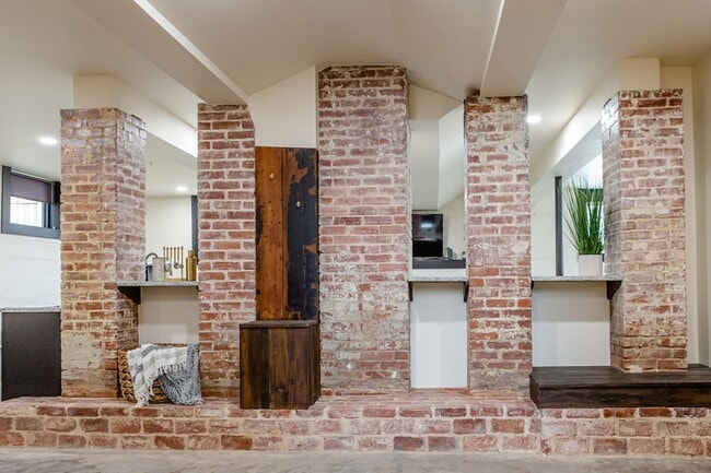 Photo - Velencia Apartments