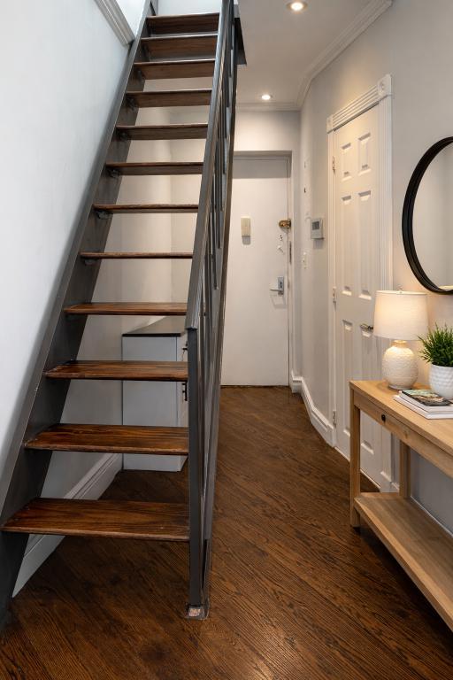 Building Photo - 410 E 13th St