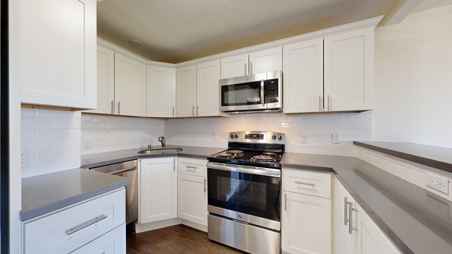 Building Photo - 740 Rhode Island St Unit 208