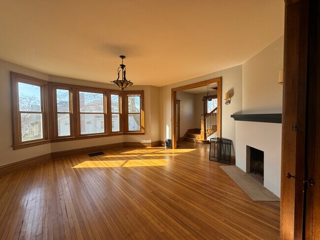 Main Living Room - 951 Oxford St Unidad 951