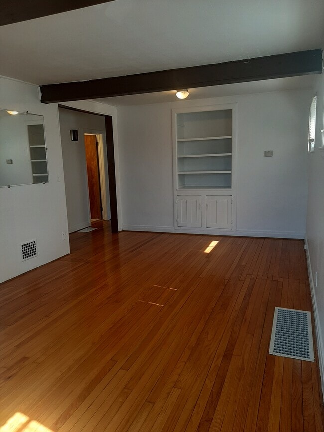 Building Photo - 517-1 Stafford Ave Unit Stafford Ave 1st Flr