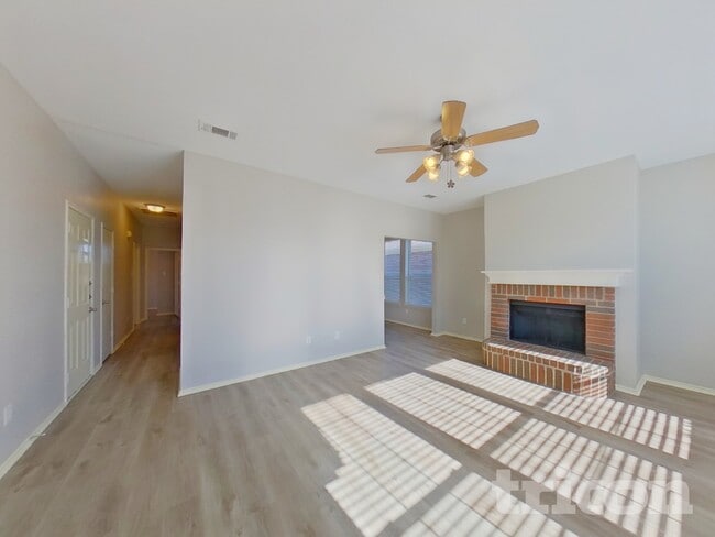 Photo - 925 Buffalo Springs Dr