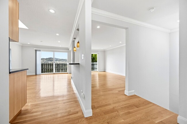 Photo - 407 Joost Ave