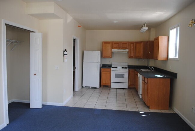 Photo - SPACIOUS STUDIO - 5 MIN FROM CAMPUS - AVAI...