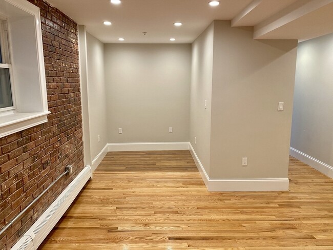 Photo - 96 Webster St Unidad B
