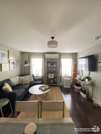 Building Photo - 609 E 2nd St Unit 1 Rental