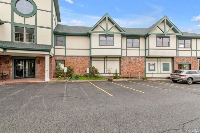 Building Photo - 62 South St Unit 201