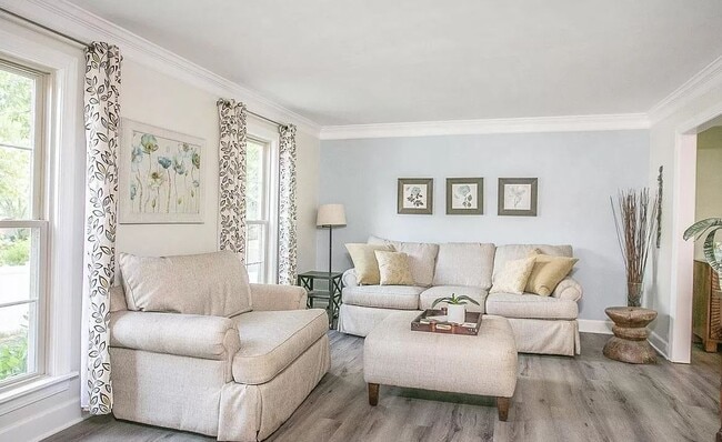 Photo - 295 Sugartown Rd