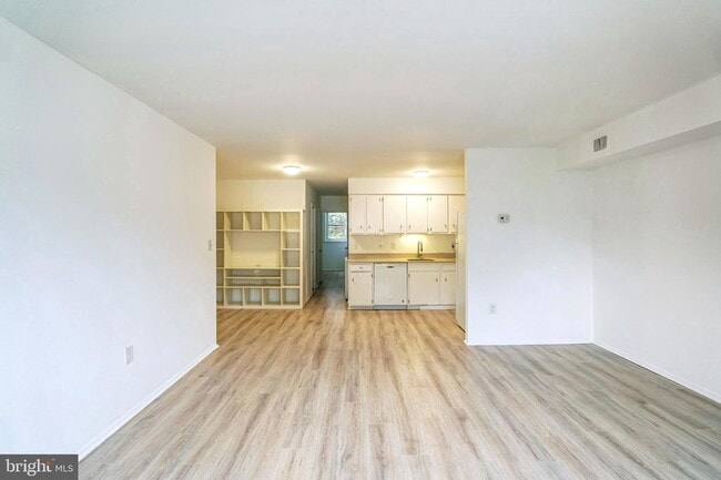 Photo - 4616 Silverwood St