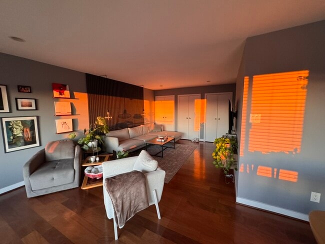 Building Photo - 6001 Arlington Blvd Unit Apt 922