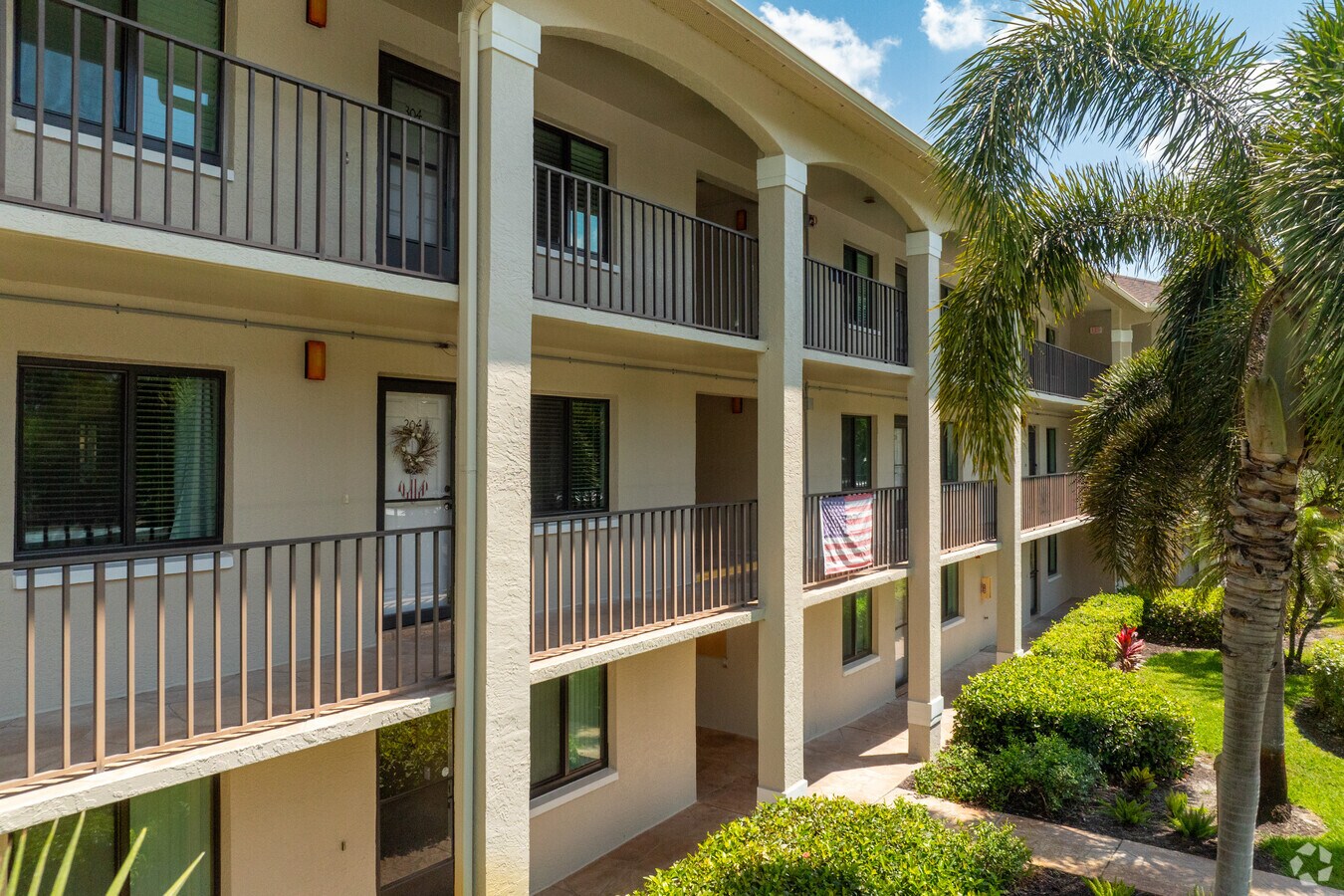 5716-5792 Deauville Cir Naples, FL 34112-3222 - Deauville Lake Club