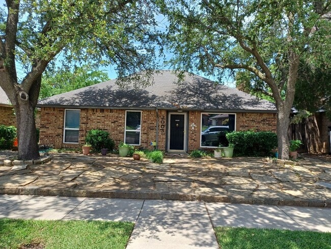 Building Photo - 2003 Pat Ln