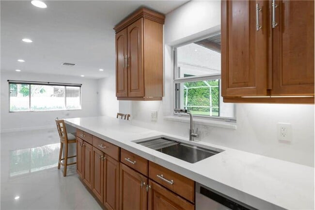 Photo - 2289 Windsor Rd