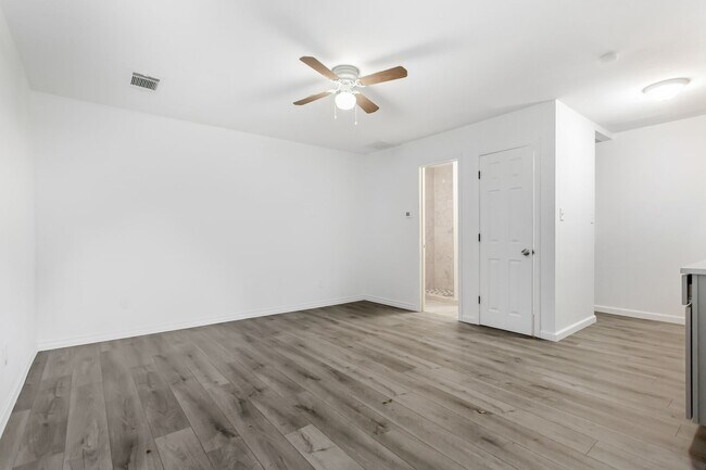 Photo - 2351 Longhorn St Unit #C