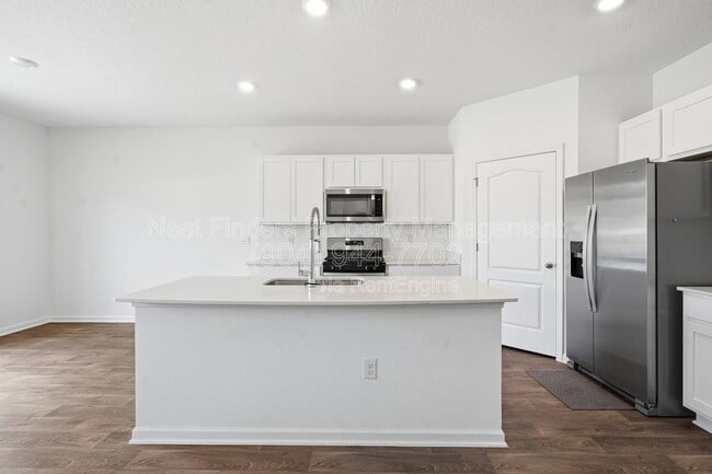 Photo - 190 Ardila Cir