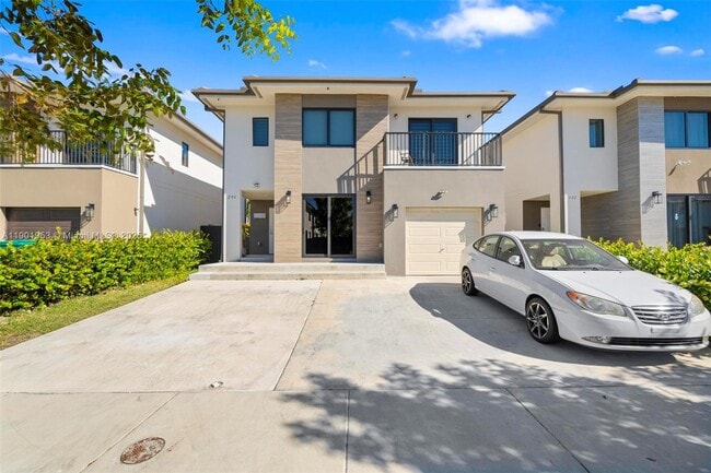 Building Photo - 206 NW 11th Ct