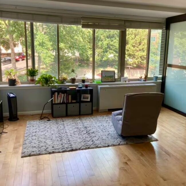 Building Photo - 1210 N Taft St Unit 409