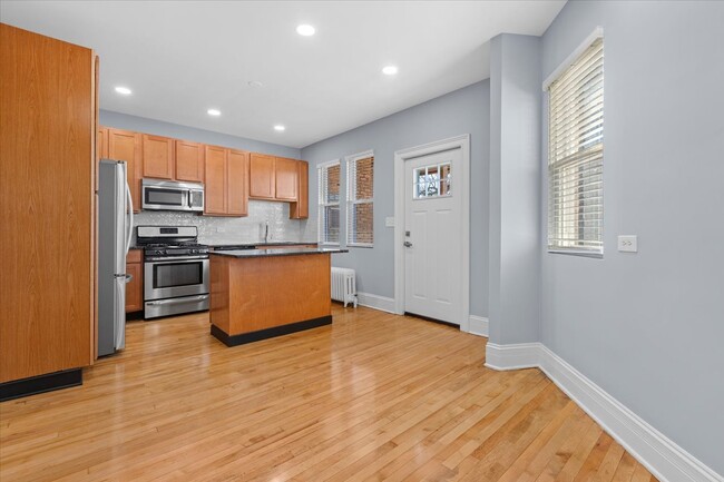 4139 W Leland Ave Unit W2