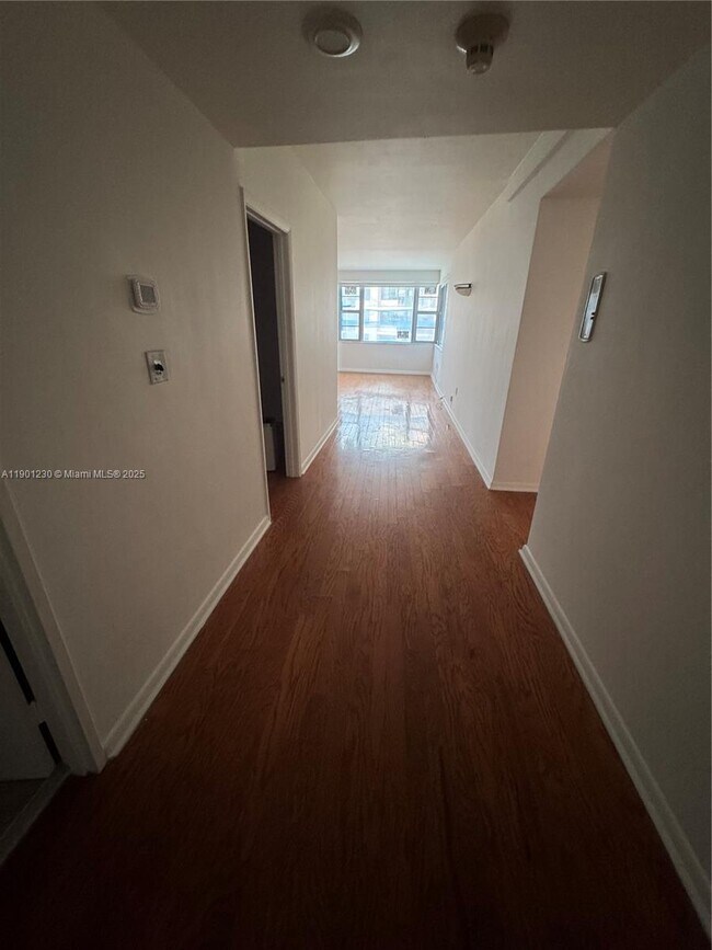Photo - 5255 Collins Ave Unidad 11B