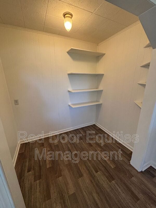 Photo - 403 1/2 W Wheeling St