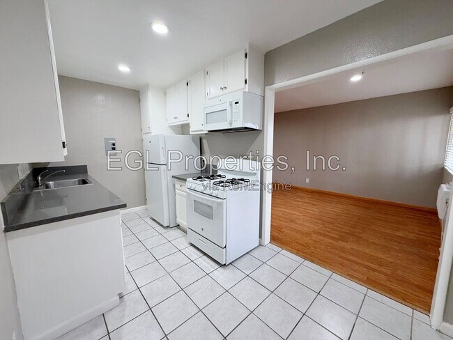 1555 N Bronson Ave Unit 109