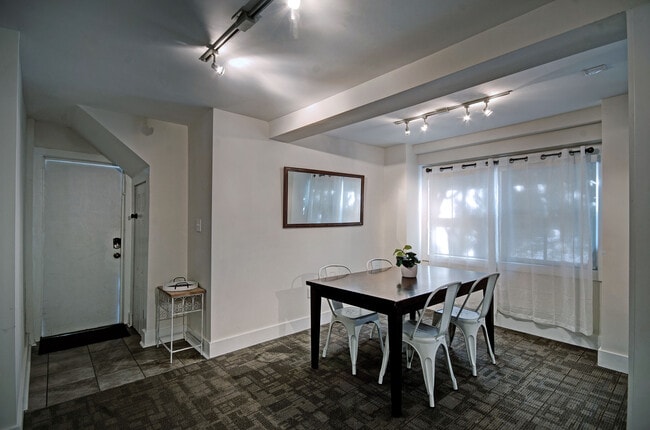 Photo - 910 Carlisle St