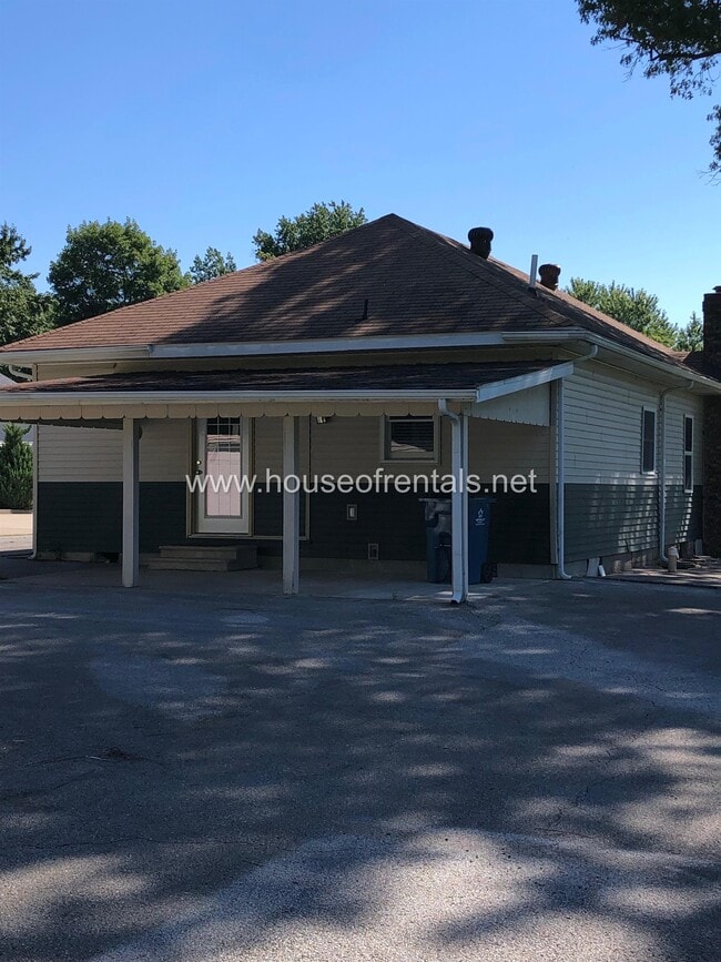 Photo - 809 S Division St