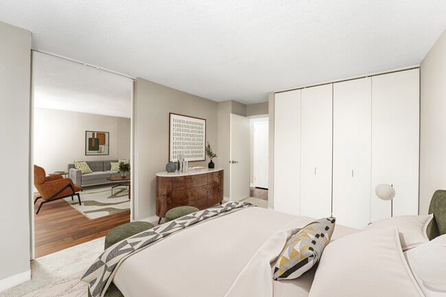 Photo - 100 West Chestnut Apartments