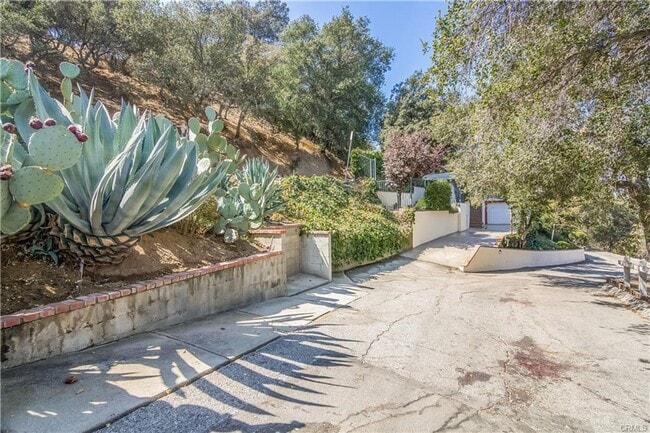 Photo - Views! Enchanting 2+1 Artists Retreat Nestled in Tujunga Hillsides